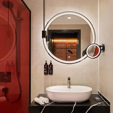 Radisson Red Hotel