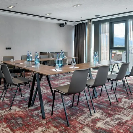 Hotel Radisson Red 4*